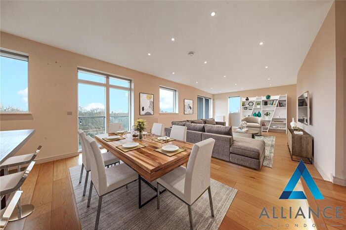 3 Bedroom Flat To Rent In Sewardstone Road, London, E2