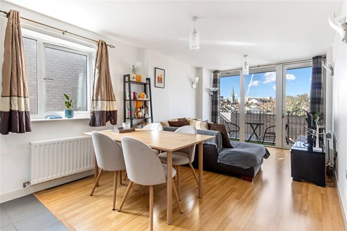 2 Bedroom Flat For Sale In Redvers Road, London, N22