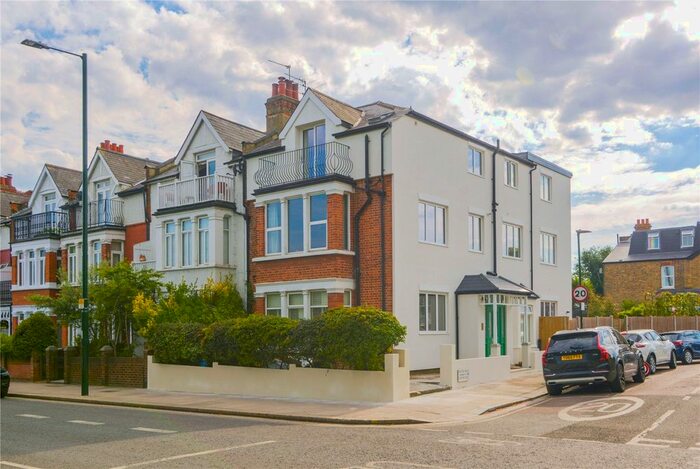 2 Bedroom Flat To Rent In Cross Deep, Twickenham, Middlesex, Uk, TW1