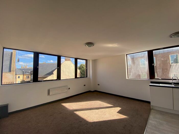 2 Bedroom Flat To Rent In Priestgate, Peterborough, PE1