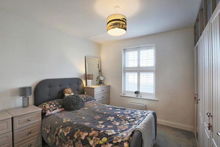 2 Bedroom Apartment For Sale In White Lias Way, Upper Lighthorne, Leamington Spa, CV33