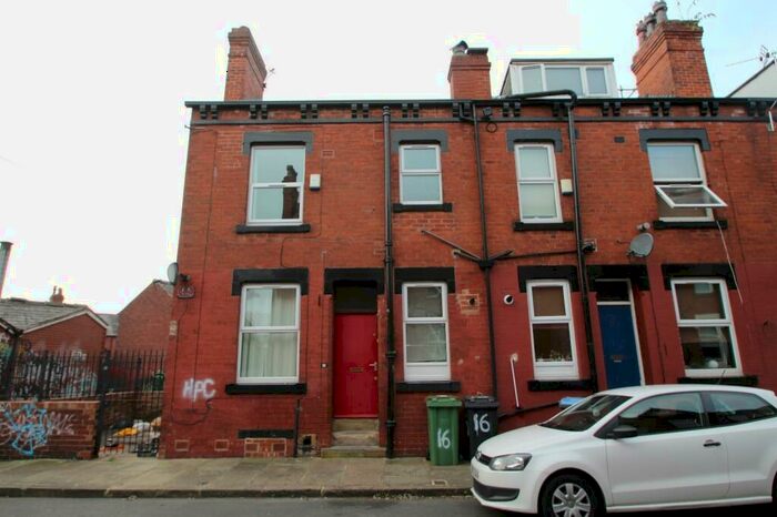 2 Bedroom Terraced House To Rent In William Street, Leeds, West Yorkshire, Uk, LS6