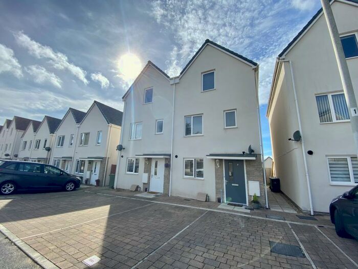 4 Bedroom House To Rent In Temple Walk, Plymouth, PL2