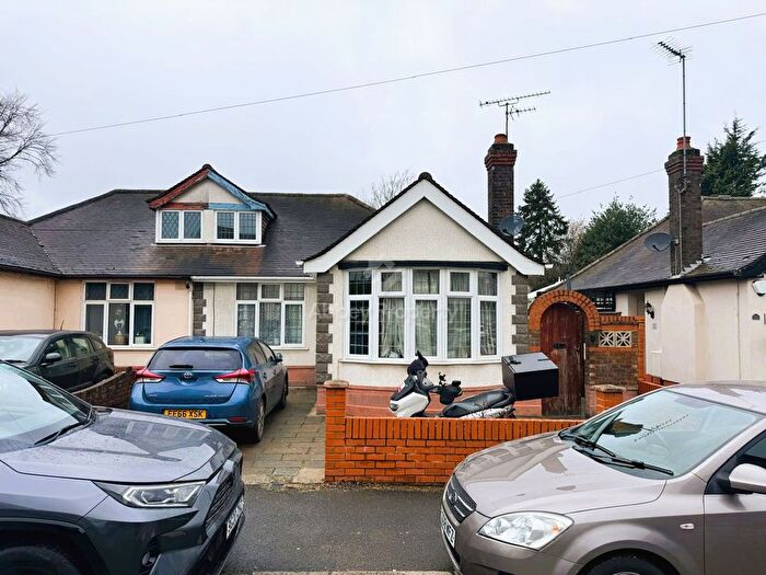 2 Bedroom Semi Detached Bungalow For Sale In Overstone Road, Luton, LU4