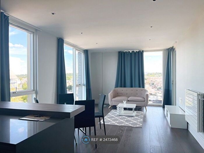 2 Bedroom Flat To Rent In Hamond Court, Kingston Upon Thames, KT2