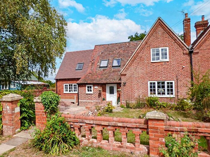 3 Bedroom Semi-detached House For Sale In Hook Common, Hanley Castle, Worcester, Worcestershire, WR8