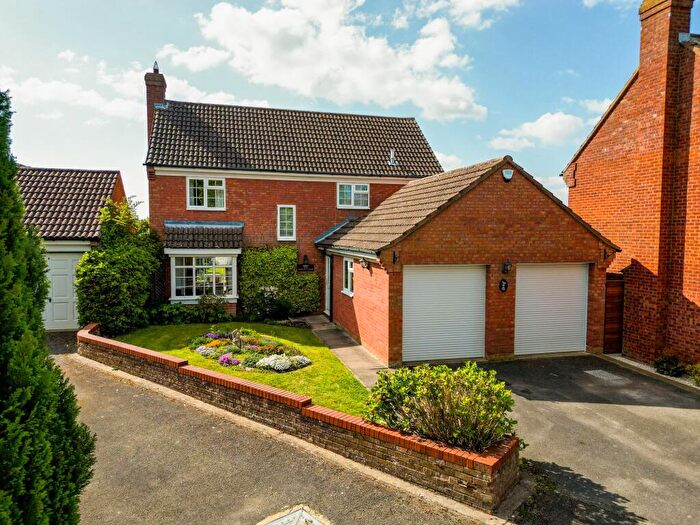 4 Bedroom Detached House For Sale In Newell Close, Aylesbury, HP21