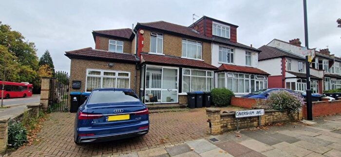 Studio To Rent In Studio, Caversham Avenue, London, N13