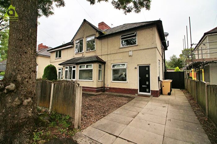 3 Bedroom Semi-Detached House For Sale In Broadwalk, Westhoughton, BL5