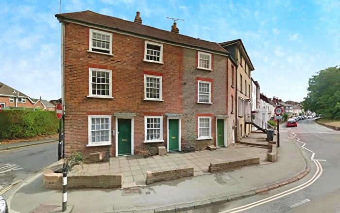 1 Bedroom Flat To Rent In Carisbrooke Road, Newport, PO30