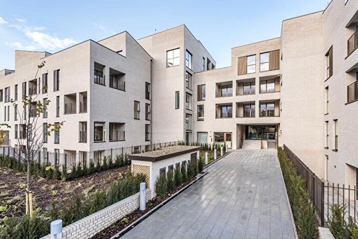 2 Bedroom Apartment To Rent In The Avenue, Brondesbury Park, London, NW6