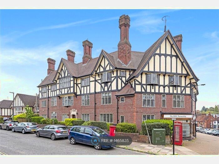 2 Bedroom Flat To Rent In Grange Gardens, Pinner, HA5