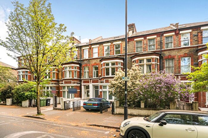 2 Bedroom Flat For Sale In Fentiman Road, London, SW8