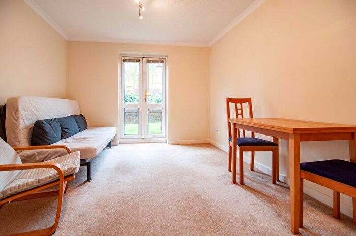 1 Bedroom Flat For Sale In Tiffany Court, Redcliff Mead Lane, Bristol, BS1