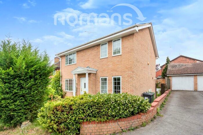 4 Bedroom Detached House To Rent In Juniper Close, RG24