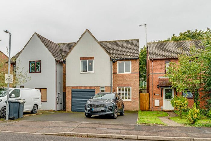 3 Bedroom Detached House To Rent In The Belfry, Hailsham, BN27