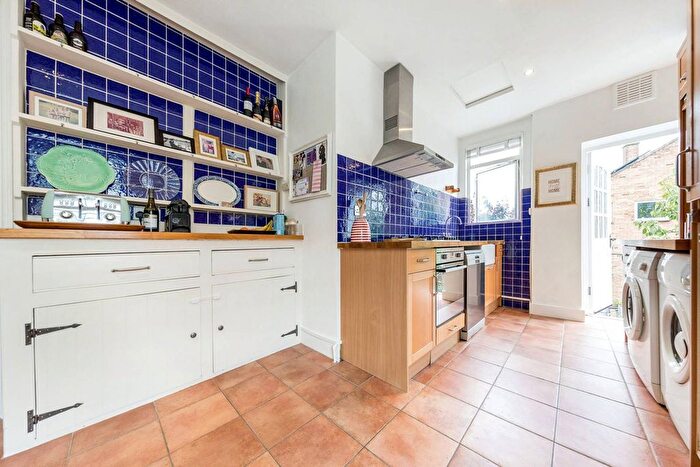 2 Bedroom Flat To Rent In Boundaries Road, Balham, London, SW12