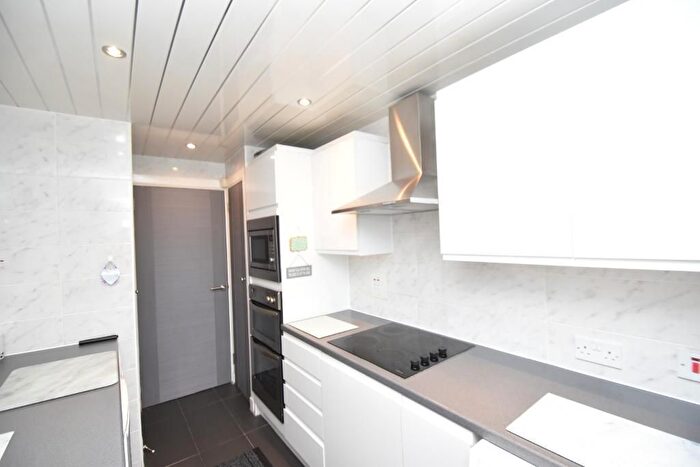 2 Bedroom Flat For Sale In Friarscroft, Kirkintilloch, Glasgow, G66