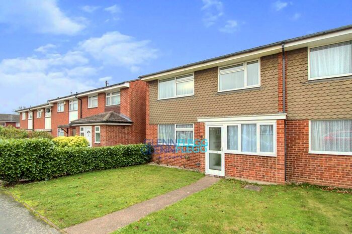 3 Bedroom End Of Terrace House To Rent In Summers Road, Burnham, Slough, SL1