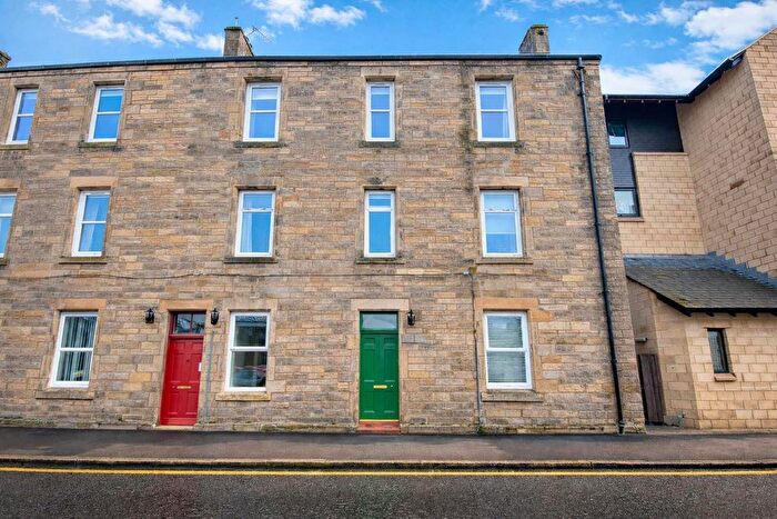 2 Bedroom Flat To Rent In Victoria Street, Perth, PH2