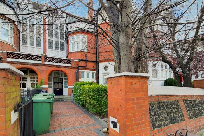 Studio To Rent In Frognal, Hampstead, London, NW3