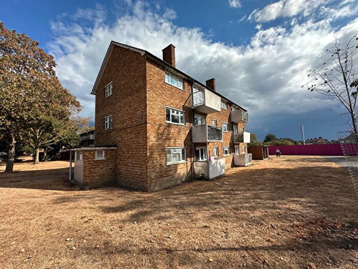 1 Bedroom Flat For Sale In Padnall Road, Chadwell Heath, Barking And Dagenham, RM6
