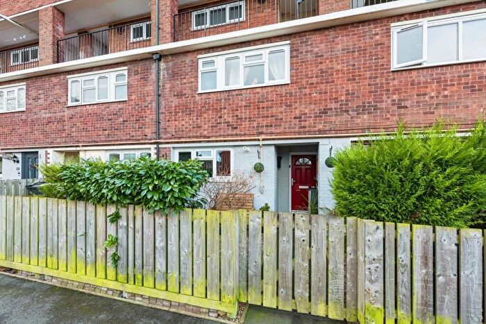 2 Bedroom Maisonette To Rent In Thackeray Drive, Tamworth, B79