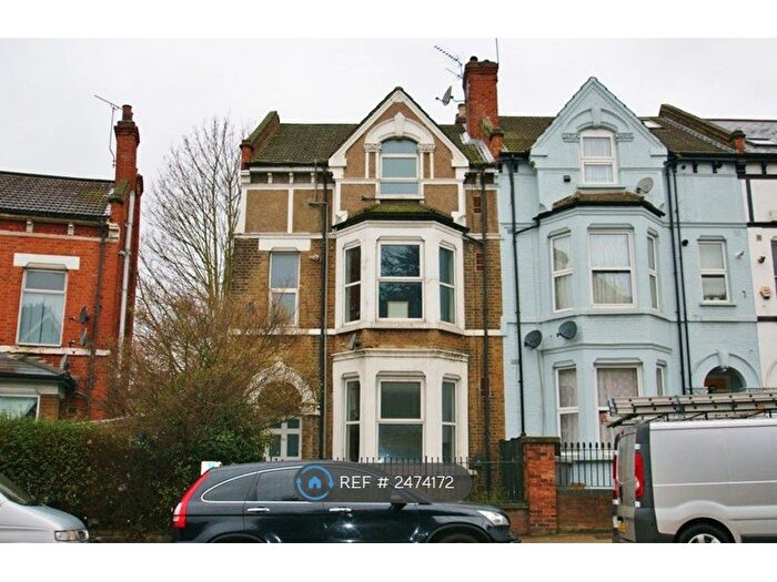 3 Bedroom Semi-Detached House To Rent In Station Road, London, NW10