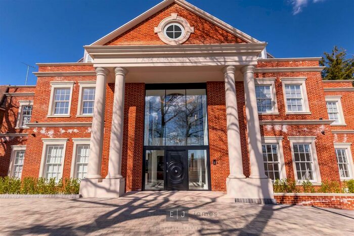 3 Bedroom Apartment To Rent In Tamara Court, Stradbroke Drive, Chigwell, IG7