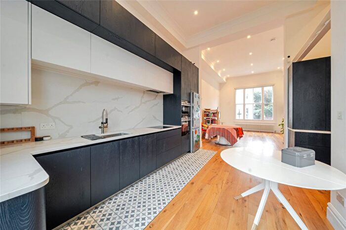 3 Bedroom Flat For Sale In Belsize Mews, London, NW3
