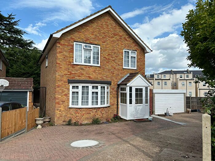 4 Bedroom Detached House To Rent In Rickards Close, Surbiton, KT6
