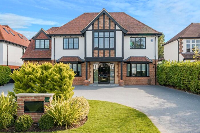 5 Bedroom Detached House For Sale In Meadow Way, Farnborough Park, Orpington, Kent, BR6