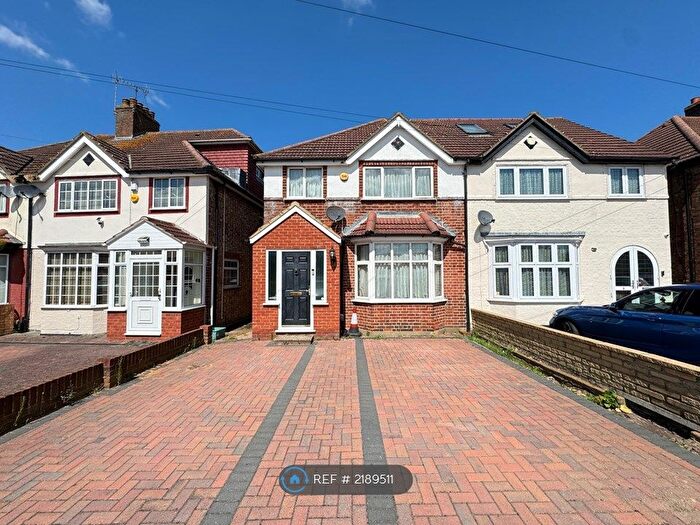 4 Bedroom Semi-Detached House To Rent In Sutton Square, Hounslow, TW5