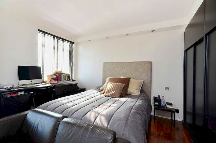 Studio To Rent In Nottingham Terrace, Marylebone, London, NW1