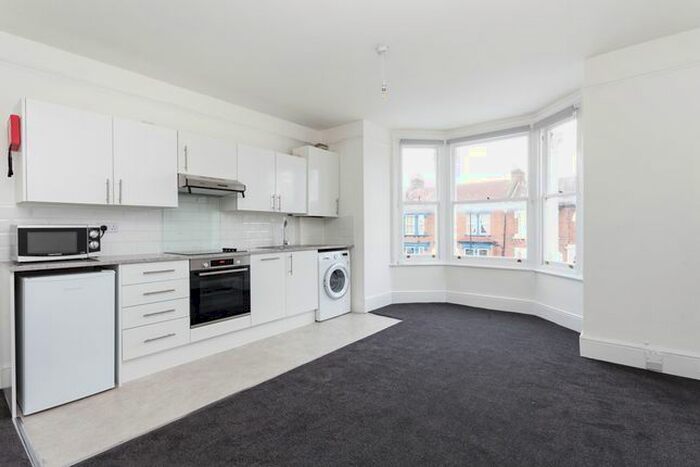 1 Bedroom Flat To Rent In Forest Drive West, Leytonstone, E11