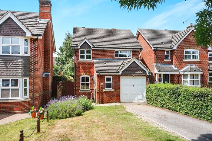 3 Bedroom Detached House For Sale In Laurel Gardens, Aldershot, GU11