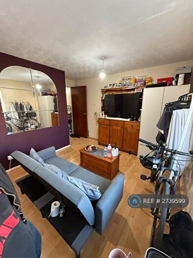 Studio To Rent In Elmore Close, Wembley, HA0