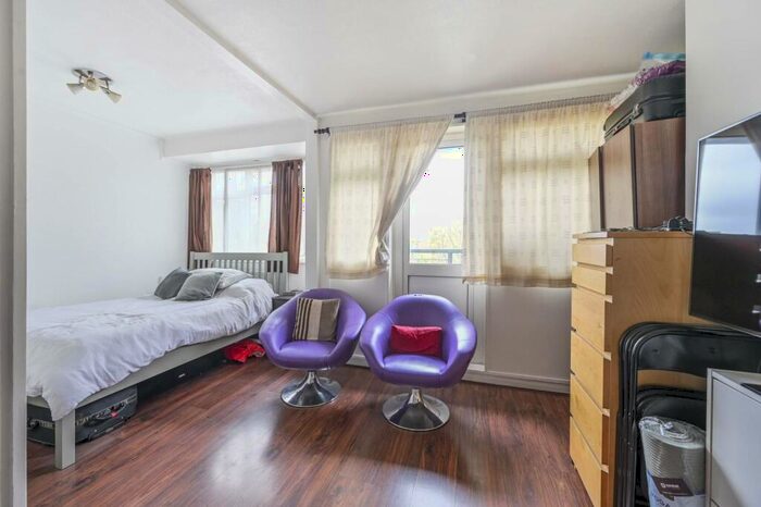 Studio For Sale In Solander Gardens, Shadwell, London, E1