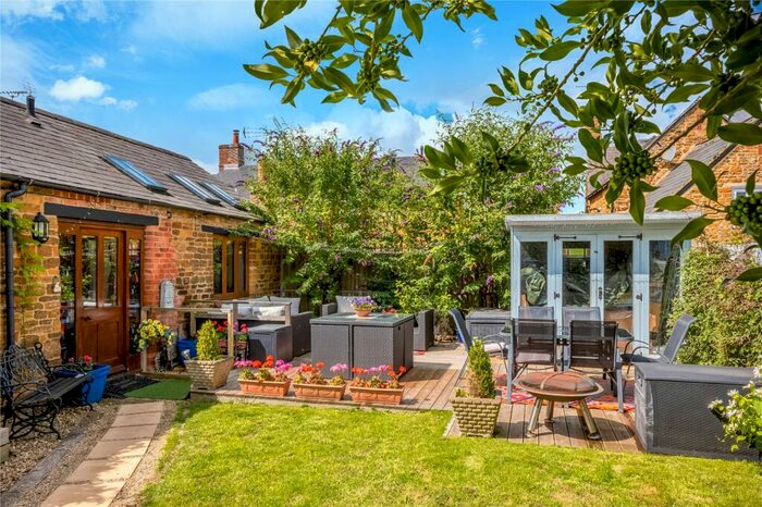 2 Bedroom Barn Conversion For Sale In The Tchure, Deddington, Oxfordshire, OX15