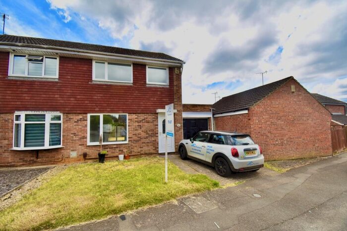 3 Bedroom Terraced House To Rent In Beaumont Drive, Northampton, NN3