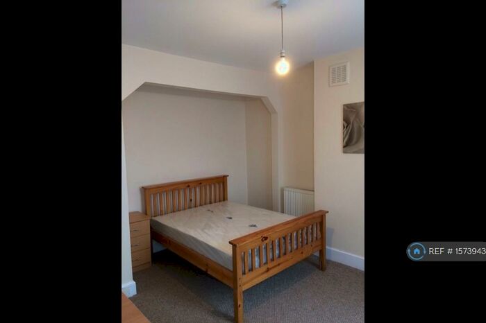 Studio To Rent In Elm Grove, Cricklewood, NW2