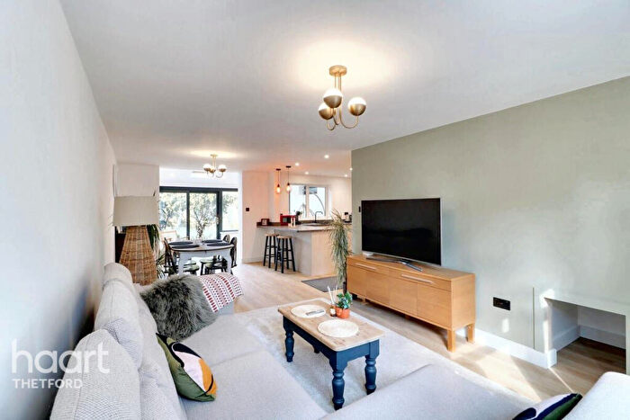 3 Bedroom Semi-Detached House For Sale In St Johns Way, Thetford, IP24