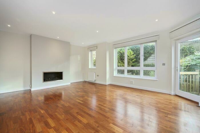 4 Bedroom Terraced House To Rent In Hampstead Lane, Highgate Village, N6