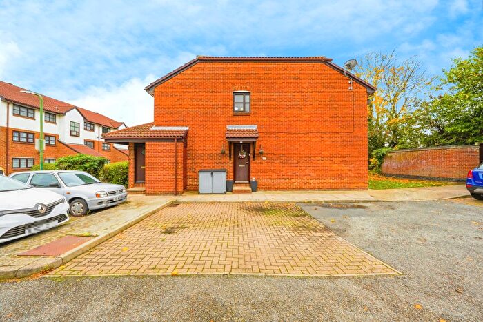 2 Bedroom Maisonette For Sale In Unicorn Walk, Greenhithe, Kent, DA9