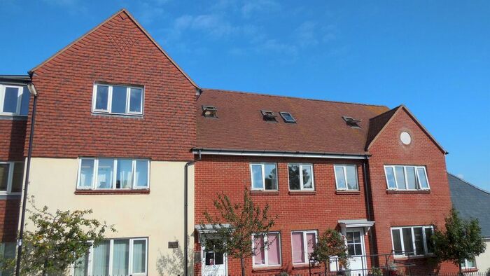 1 Bedroom Flat To Rent In Mosbach Place, Cannon Street, Lymington, SO41