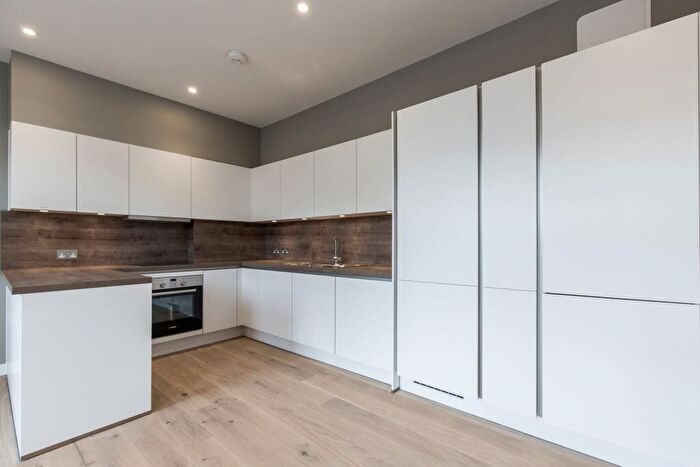 3 Bedroom Flat To Rent In McMillan House - Cheam Common Road, KT4