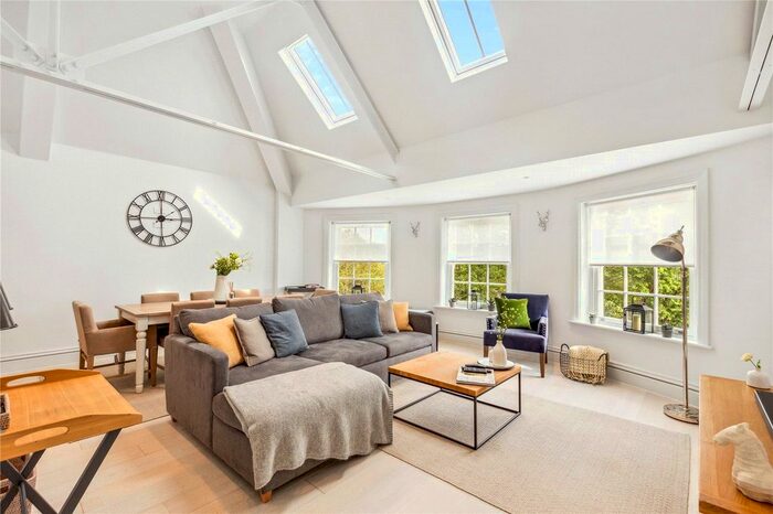 2 Bedroom Flat To Rent In Latchmere House, Barrons Chase, TW10