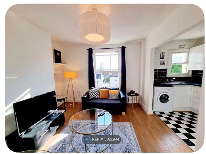 1 Bedroom Flat To Rent In Grove Road, London, E3