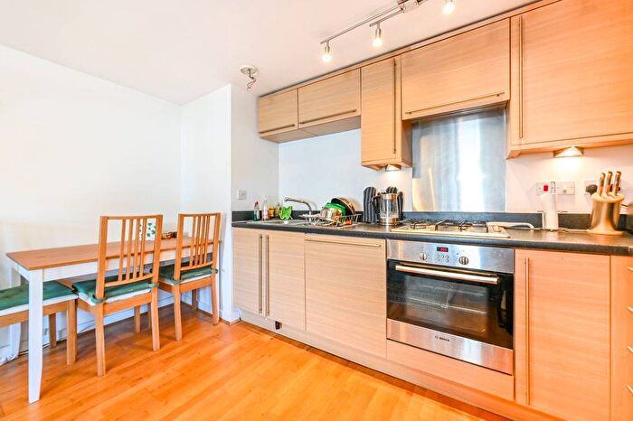 2 Bedroom Flat To Rent In Chaplin House, Islington, London, N1