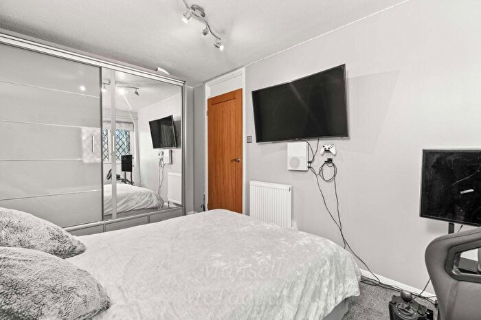 3 Bedroom End Of Terrace House For Sale In Seaford Road, Crawley, RH11